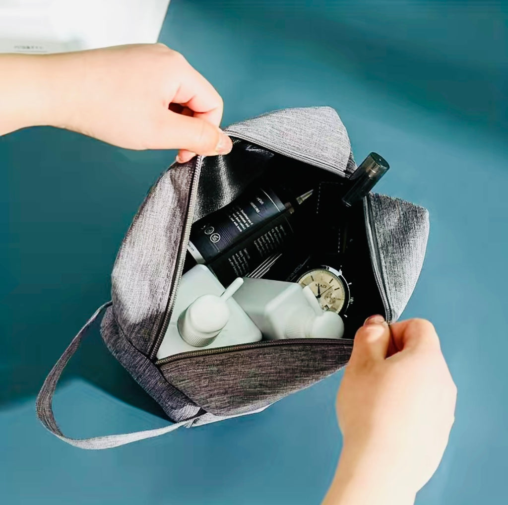 Chells Mens Care Storage Bag is the perfect companion for modern men on the go! Stylish and functional, this bag is designed to keep all your essentials selfcare products organized and easily accessible, whether you're traveling or simply heading to the gym. 